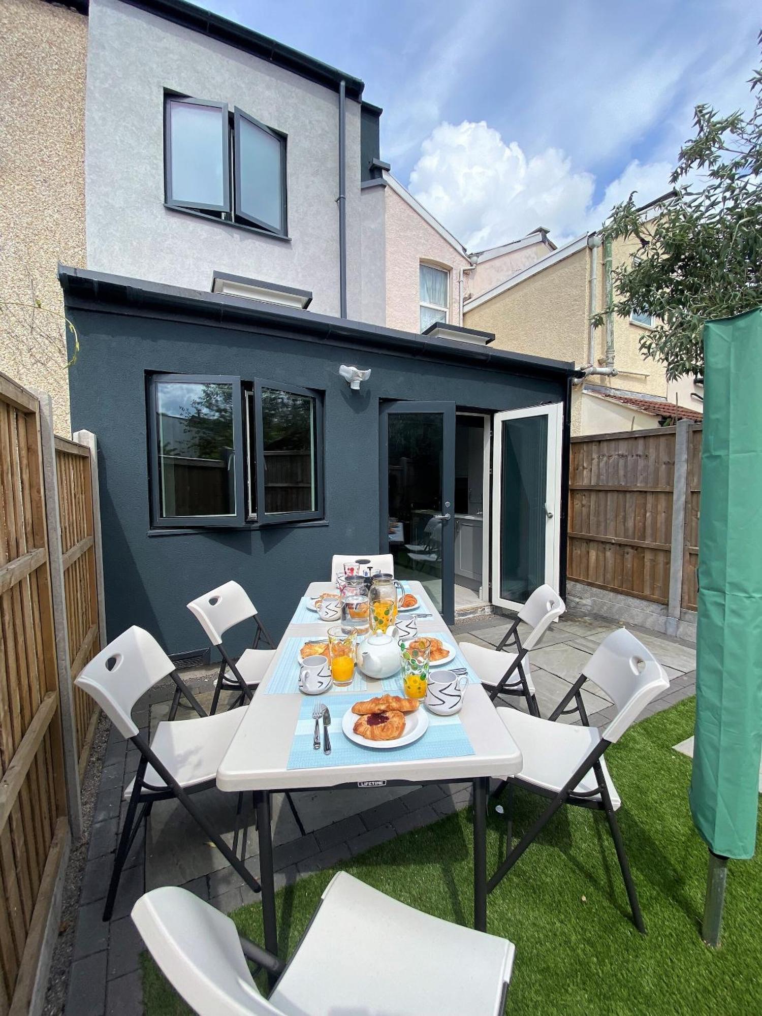 Superb Townhouse Near Vibrant Gloucester Road Bristol Exterior photo